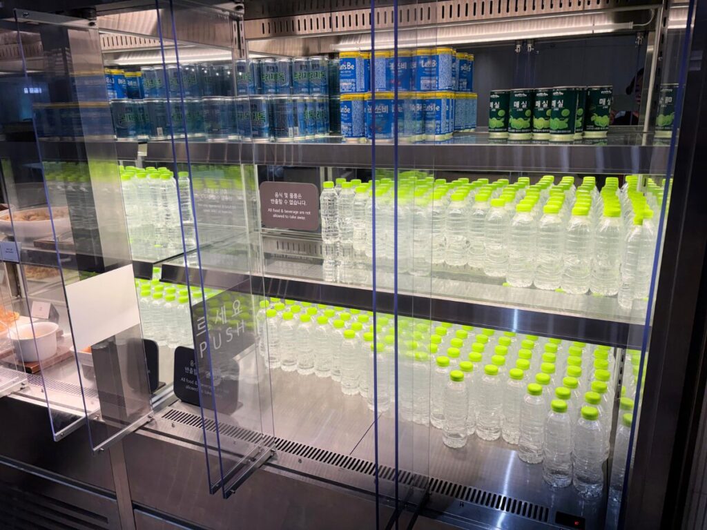 仁川空港第2ターミナルのスカイハブラウンジの無料のお水