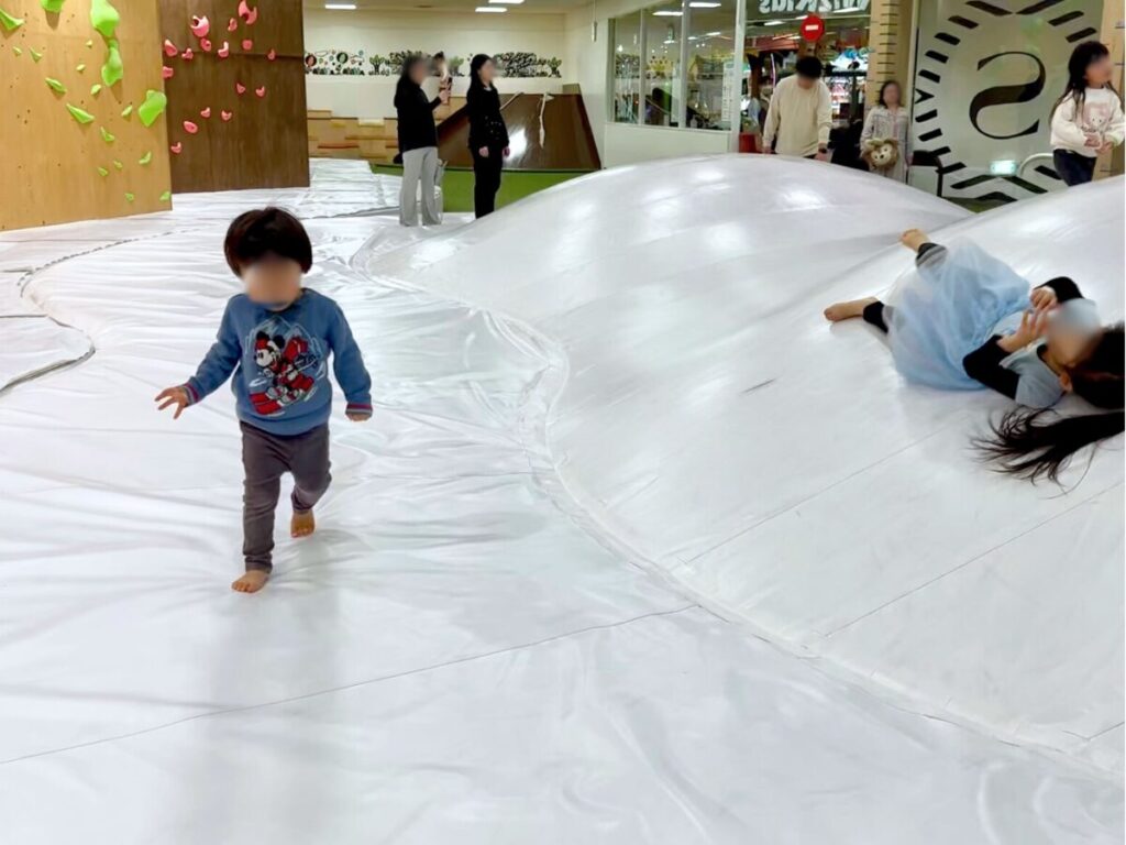 シェラトン・グランデ・トーキョーベイ内の全天候型キッズスペース