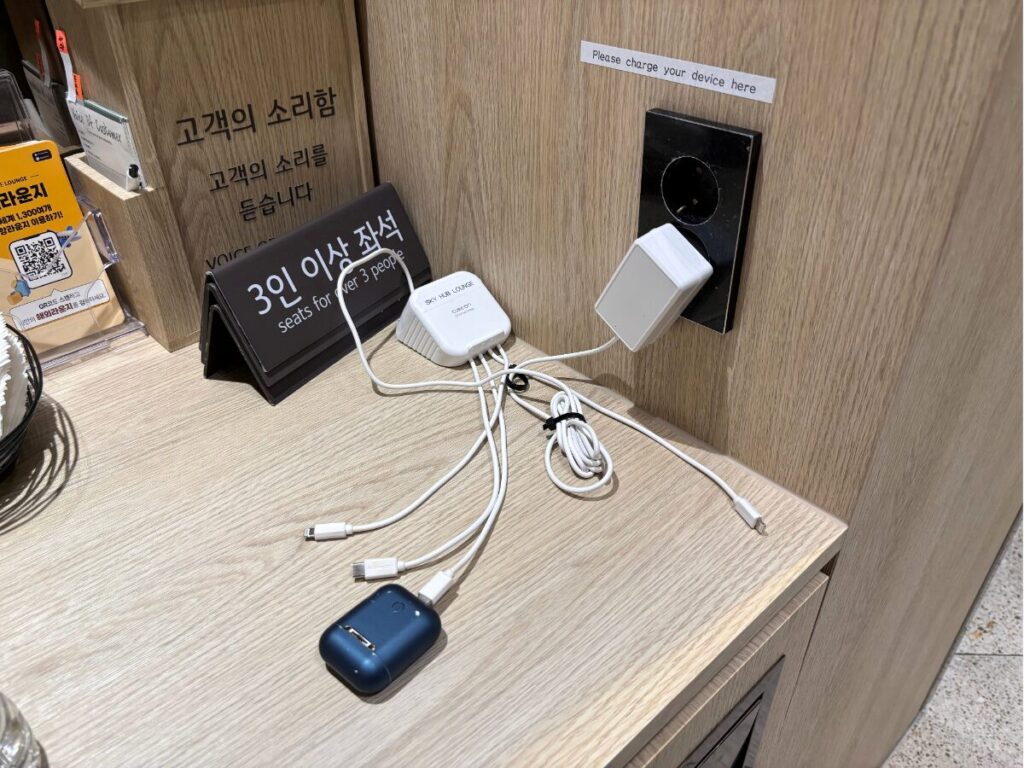仁川空港第2ターミナルのスカイハブラウンジの充電スペースは1か所だけ