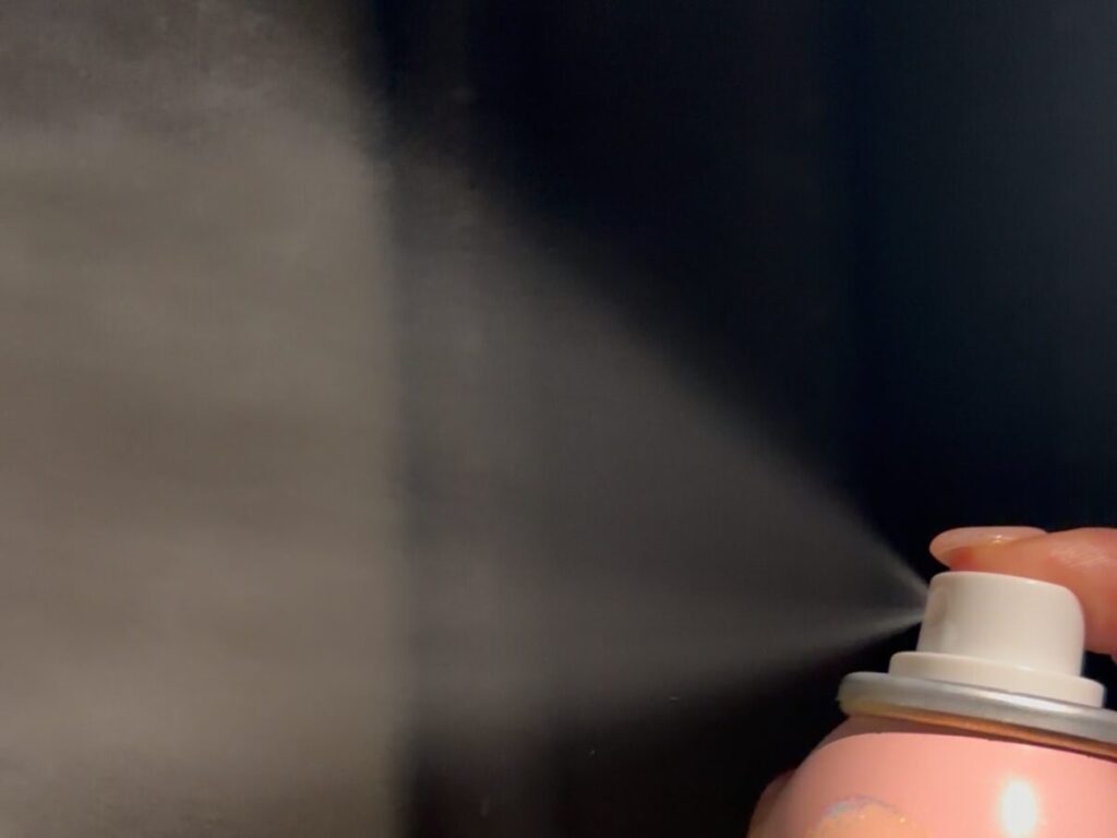 so natural メイクキープミストの細かい霧｜オールデイタイト メイクセッティングフィクサー